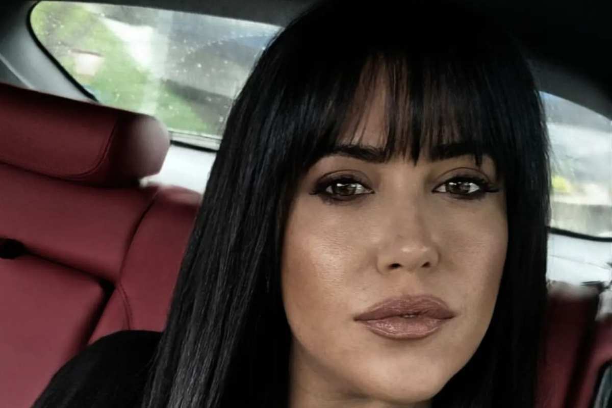 Scollatura da capogiro: Claudia Ruggeri lascia di sasso