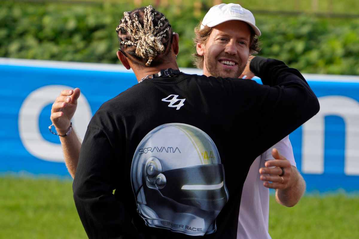 Hamilton e Vettel combattono la stessa battaglia: applausi a scena aperta