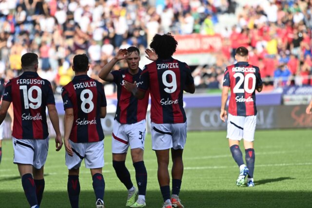 I giocatori del Bologna esultano