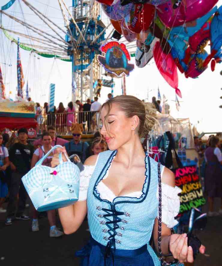 Maria Braccini all'Oktoberfest manda in tilt i fan