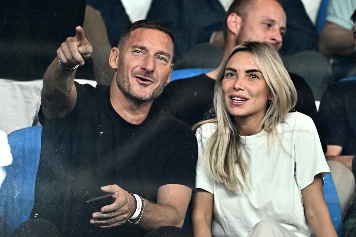 Totti e Noemi allo spettacolo di Pio e Amedeo