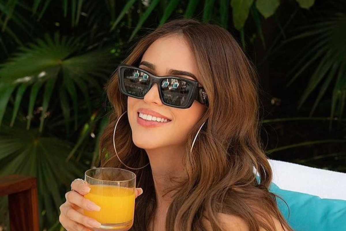 Yanet Garcia, che panorama: il costume è strettissimo