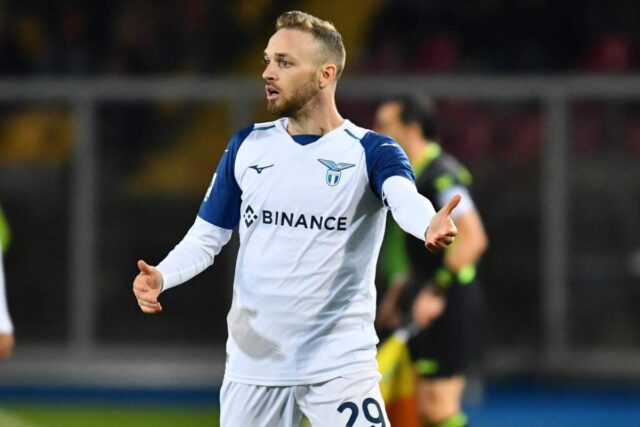 Lazzari ai saluti: cosa succede