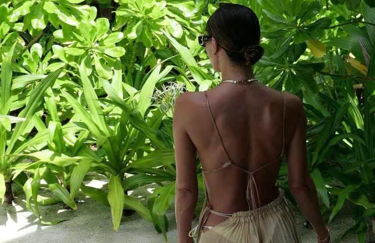 Belen Rodriguez strepitosa in bikini, corpo da favola