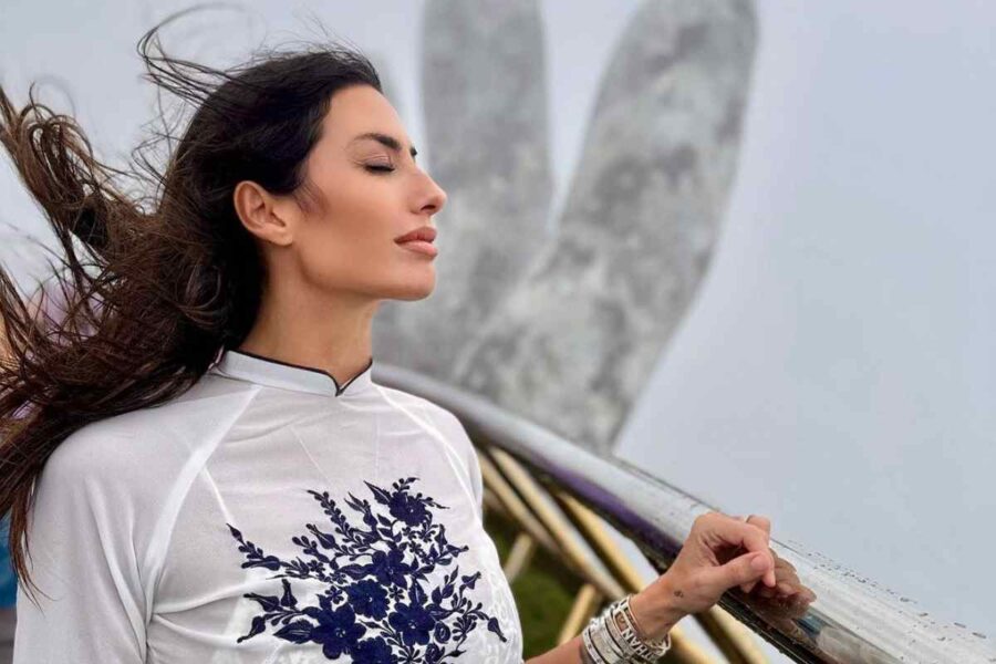 Elisabetta Gregoraci da sogno in total white