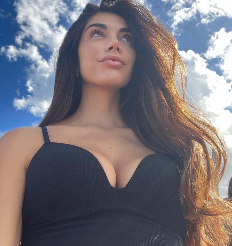 Fabrizia Santarelli primo piano scollatura super