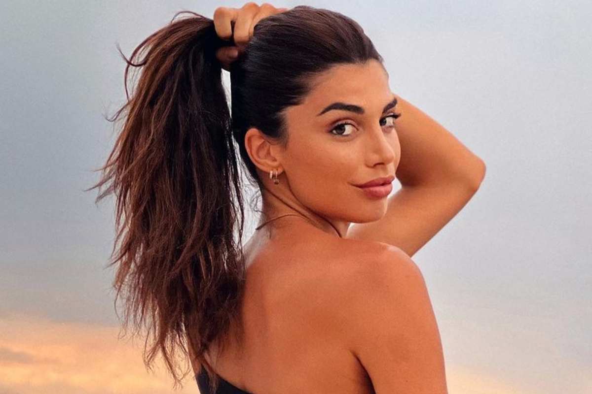 Fabrizia Santarelli primo piano scollatura super