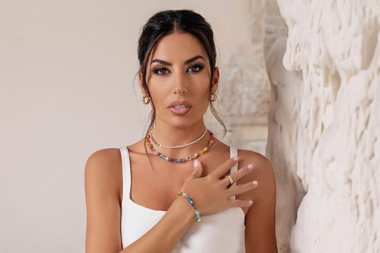 Elisabetta Gregoraci spettacolare in total white