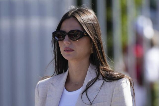 Scollatura straripante, Kelly Piquet fa sognare: la visione è sublime