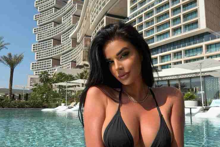 Ivana Knoll sbarca a Las Vegas e fa impazzire i fans