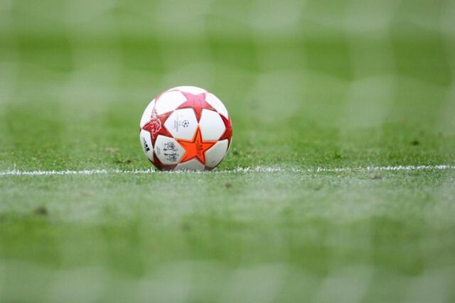 Il calciatore annuncia il ritiro