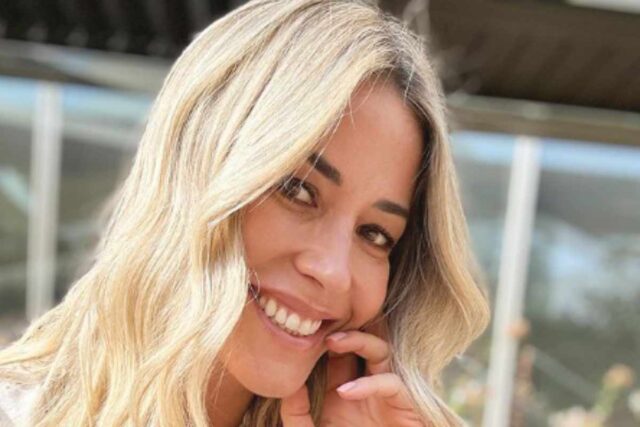 Elena Santarelli incontenibile: spacco vertiginoso