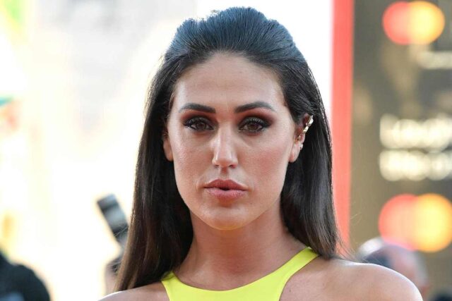 Cecilia incanta il web: lo scatto è bollente