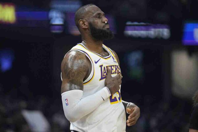 bufera attorno a LeBron James