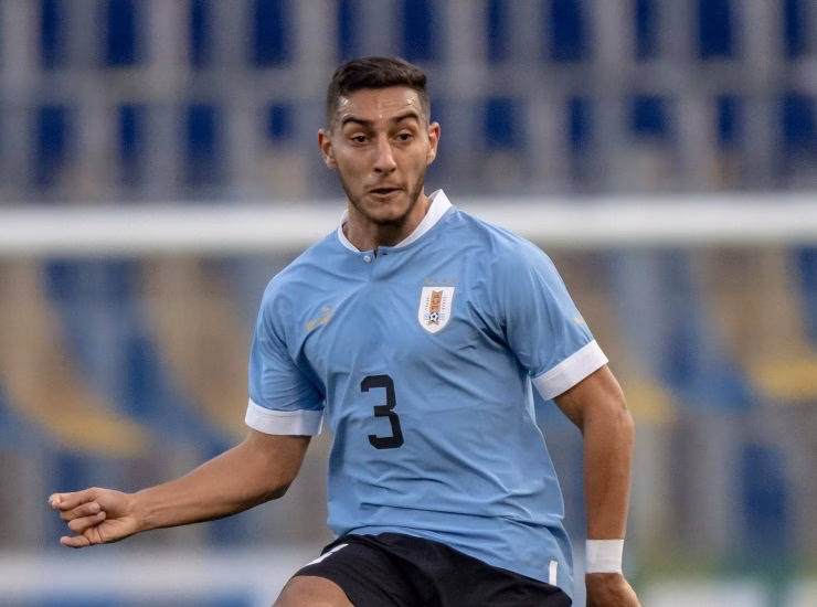 Il Napoli sfida la Juventus per Caceres