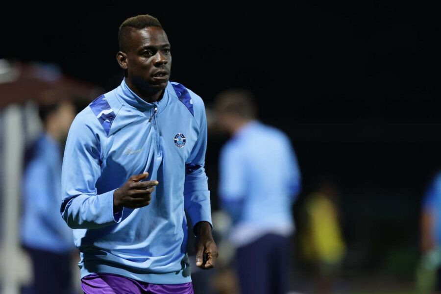 Balotelli contro l'abitro