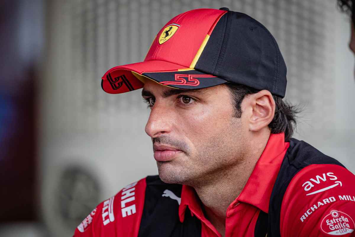 Sainz geloso di Leclerc: ecco cosa sta succedendo in Ferrari