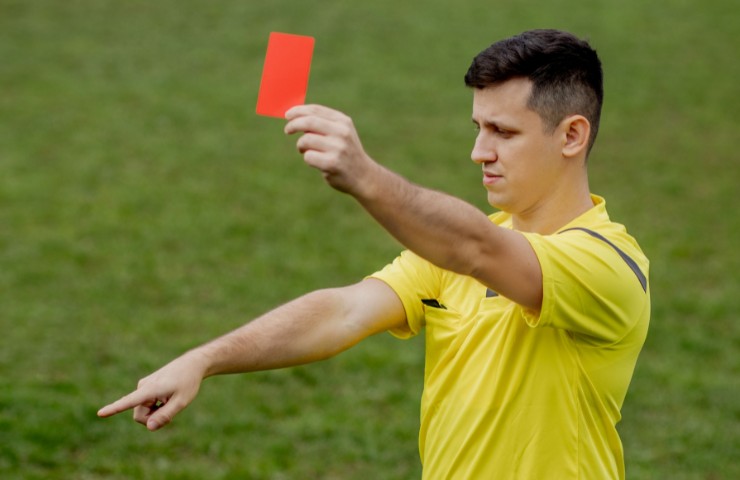 Mega rissa in Pro Nissa-Acquaviva e tutti espulsi dall'arbitro