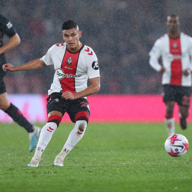 Carlos Alcaraz, qui in azione col Southampton, vicino alla Juventus