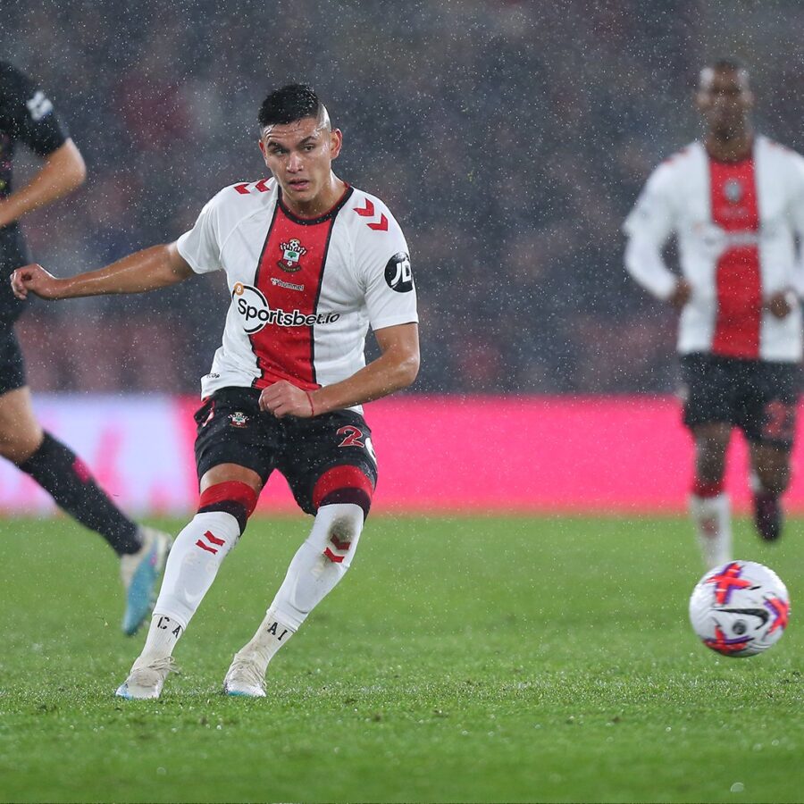 Carlos Alcaraz, qui in azione col Southampton, vicino alla Juventus