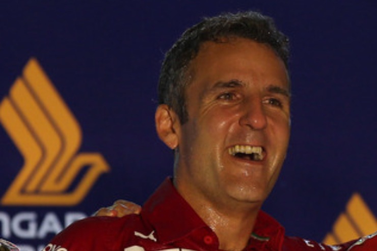 Inaki Rueda fuori dalla Ferrari