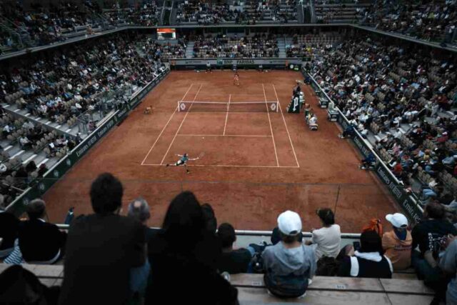 Tennis giocatore annuncia ritiro