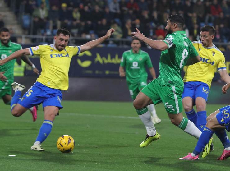 Proteste in Cadice-Betis: l'arbitro costretto a fischiare la fine