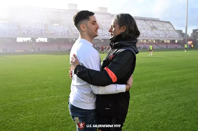 Manolas, primo giorno alla Salernitana: abbraccio a Inzaghi