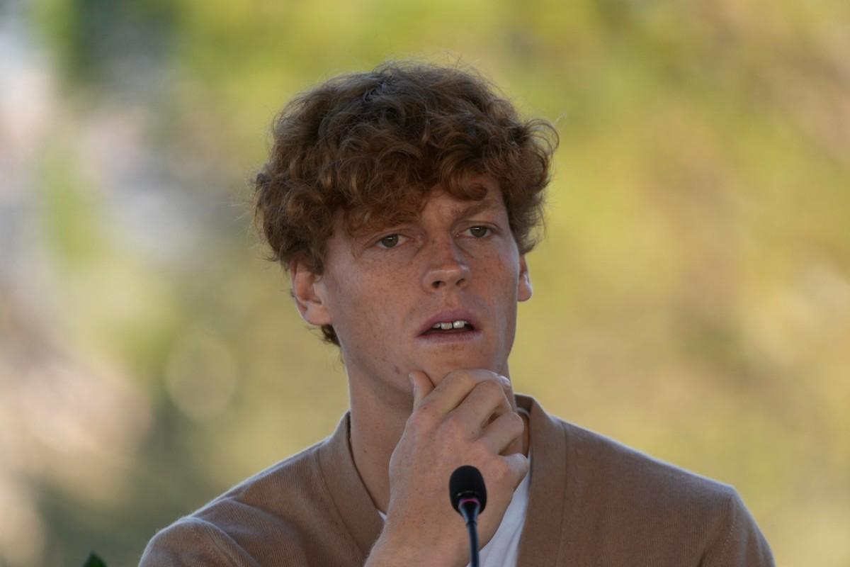 Fa ancora discutere l'ultimo annuncio di Jannik Sinner