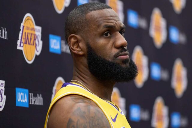 LeBron James cambia squadra: colpo di scena, il tradimento è compiuto