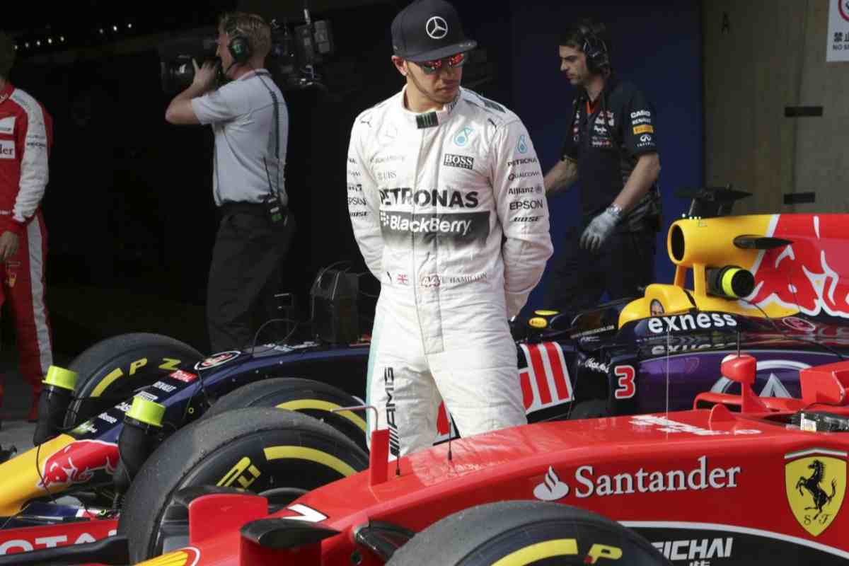 Primi problemi tra Ferrari ed Hamilton: fans gelati