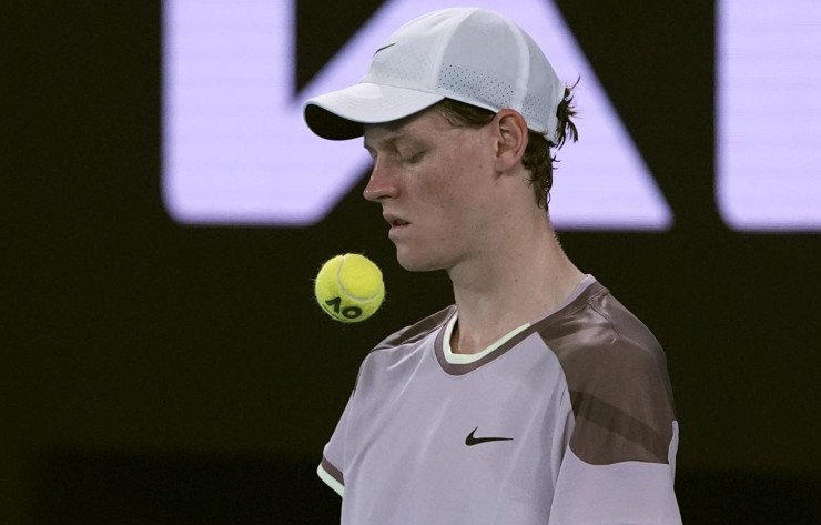 Attacco frontale a Sinner: è caos