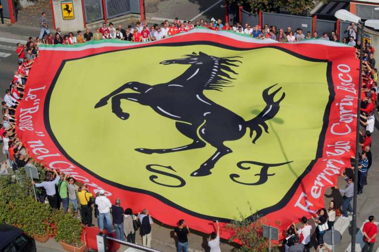 Tifosi Ferrari elettrizzati