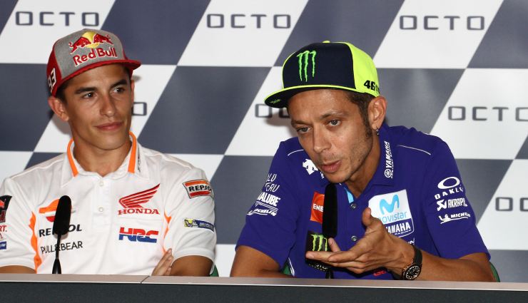 Marquez, il giudizio secco su Valentino Rossi spiazza i fan: la frase non lascia dubbi