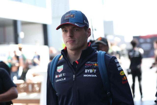 Verstappen va in Mercedes