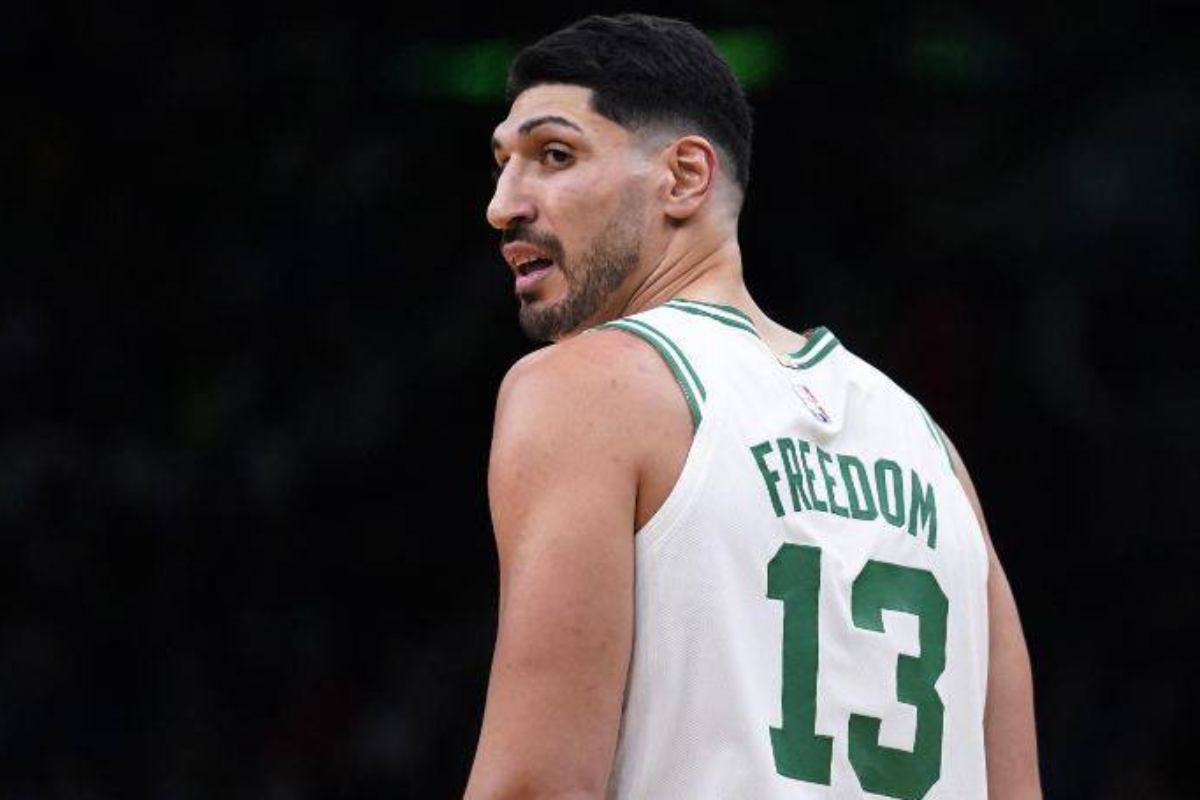 attacco brutale verso lebron james