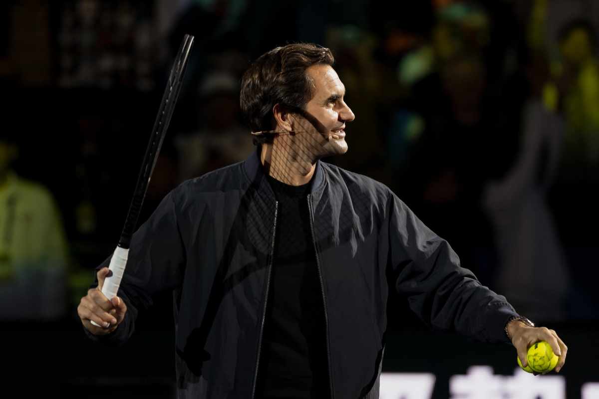 Federer video partita ping pong bambina