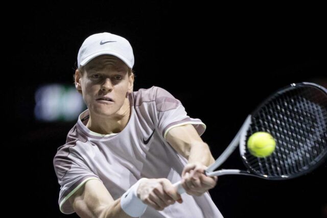 Sinner compie un gesto scaramantico