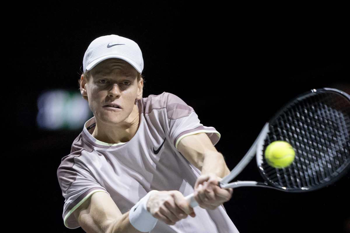 Sinner compie un gesto scaramantico