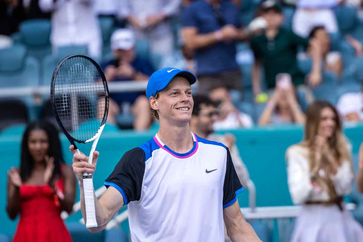 Sinner straordinario contro Medvedev: a Miami si scotta la fidanzata 
