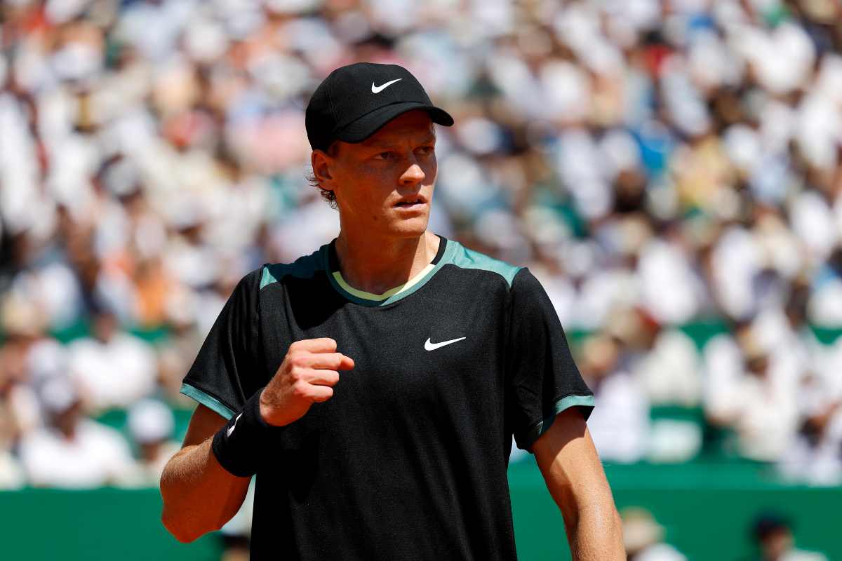 Tifosi commossi dopo la promessa di Leclerc a Sinner