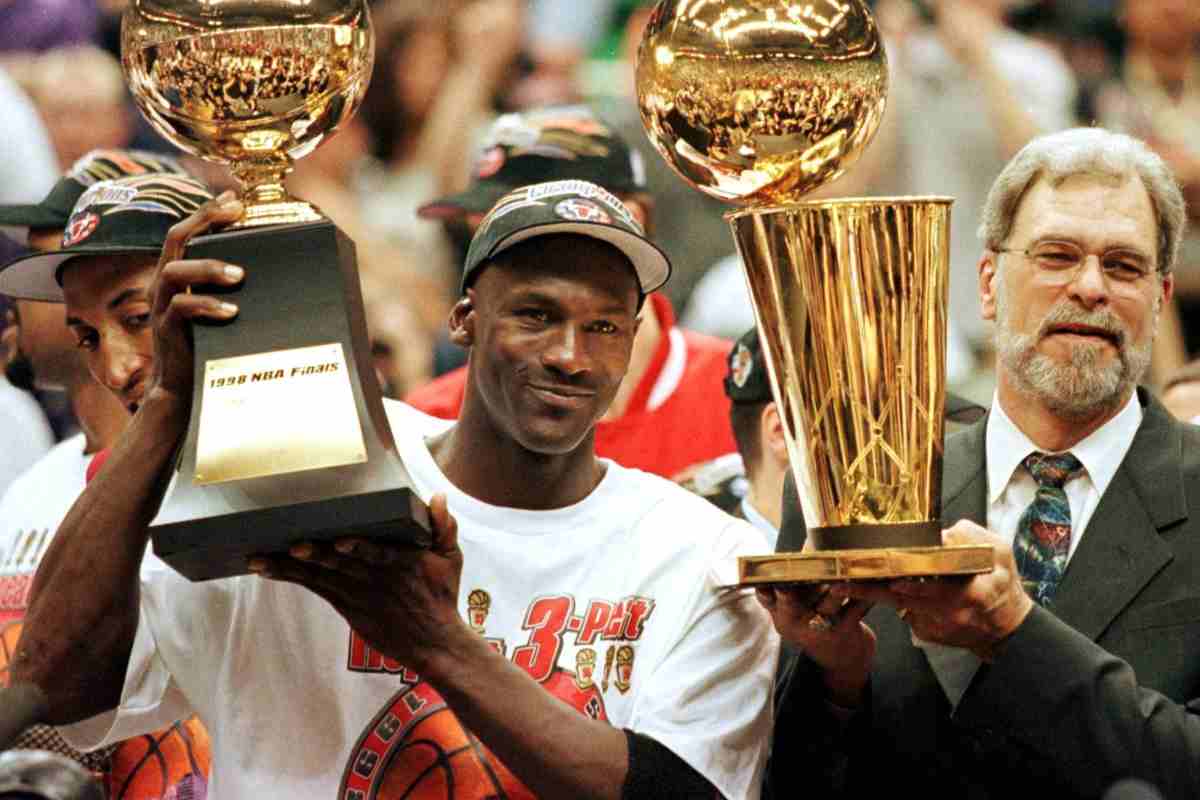 All'asta la maglia indossata da Michael Jordan in Italia