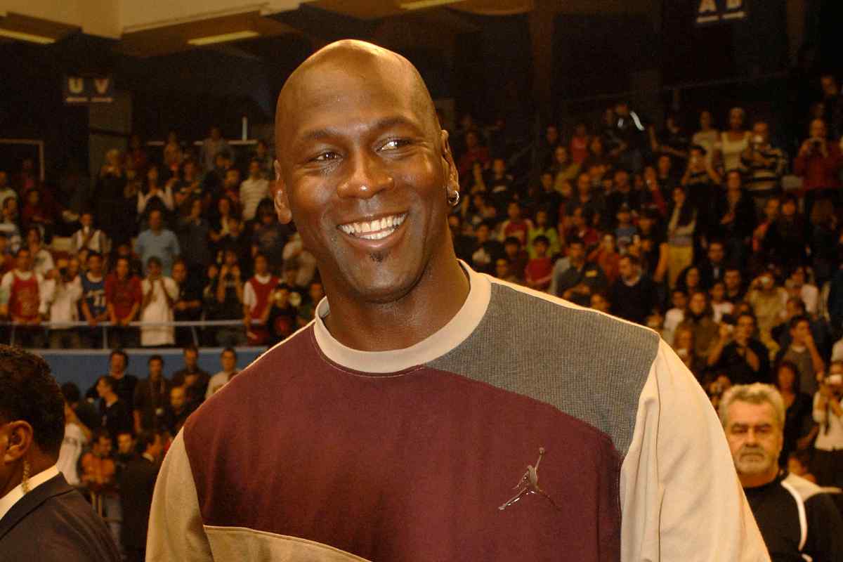 All'asta la maglia indossata da Michael Jordan in Italia