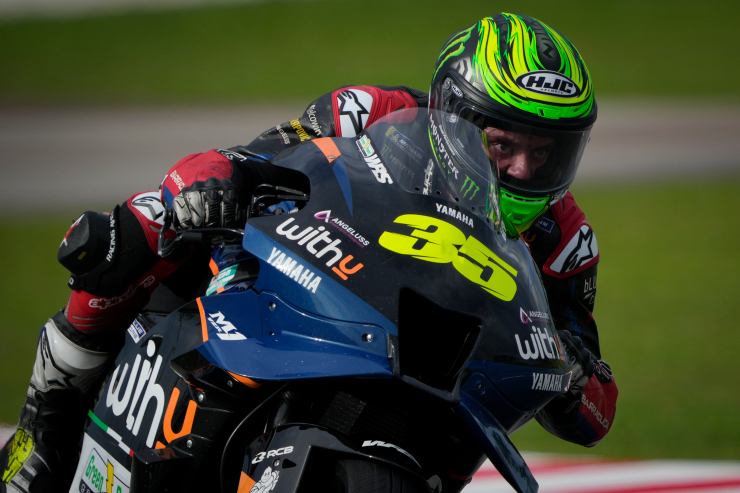 Crutchlow operato ad una mano