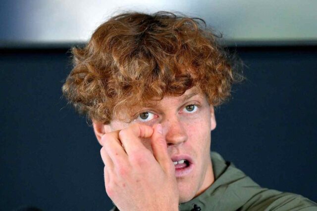 Altra tegola per Jannik Sinner, che ora diventa un caso