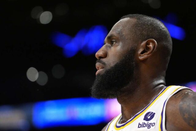 LeBron James beccato a guardare streaming illegali