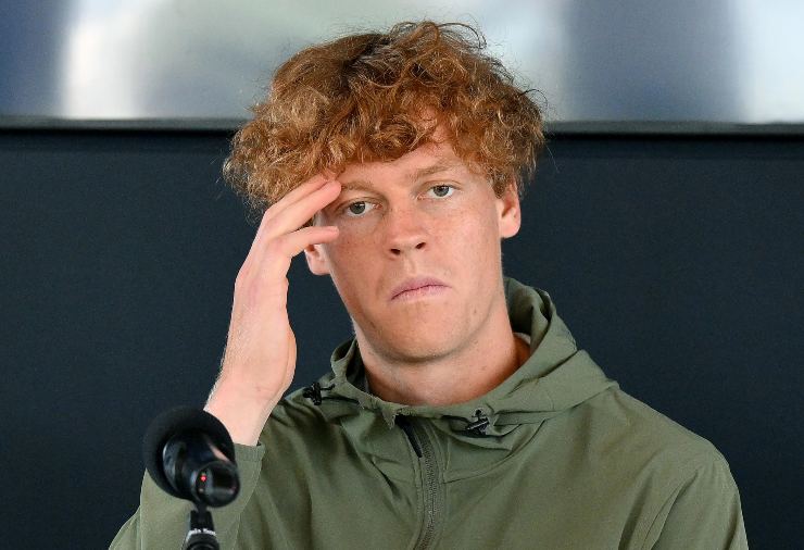 Altra tegola per Jannik Sinner, che ora diventa un caso