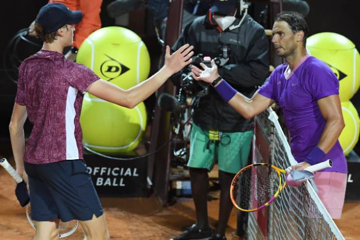 Sinner e Nadal, che abbraccio a Parigi: tutti sorpresi