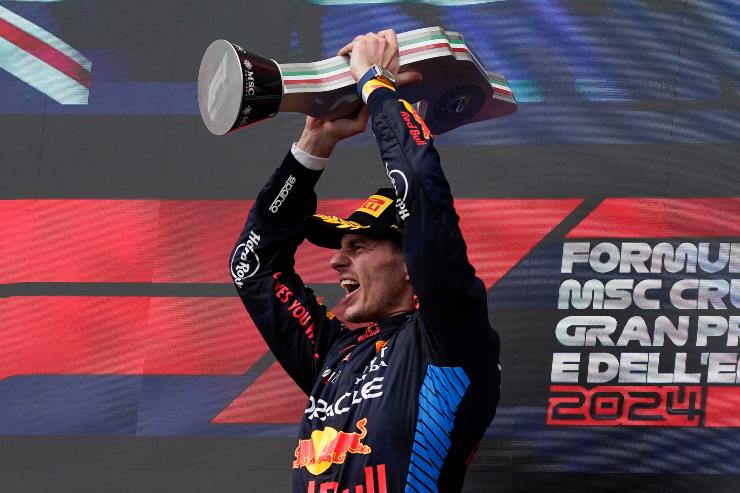 Verstappen: "Sono contento per Leclerc"