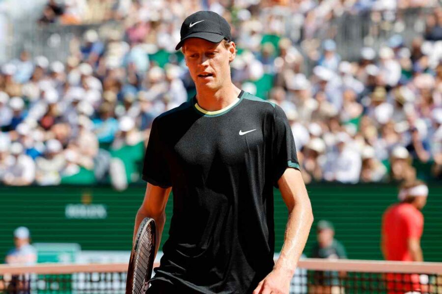Sinner, bufera prima del Roland Garros